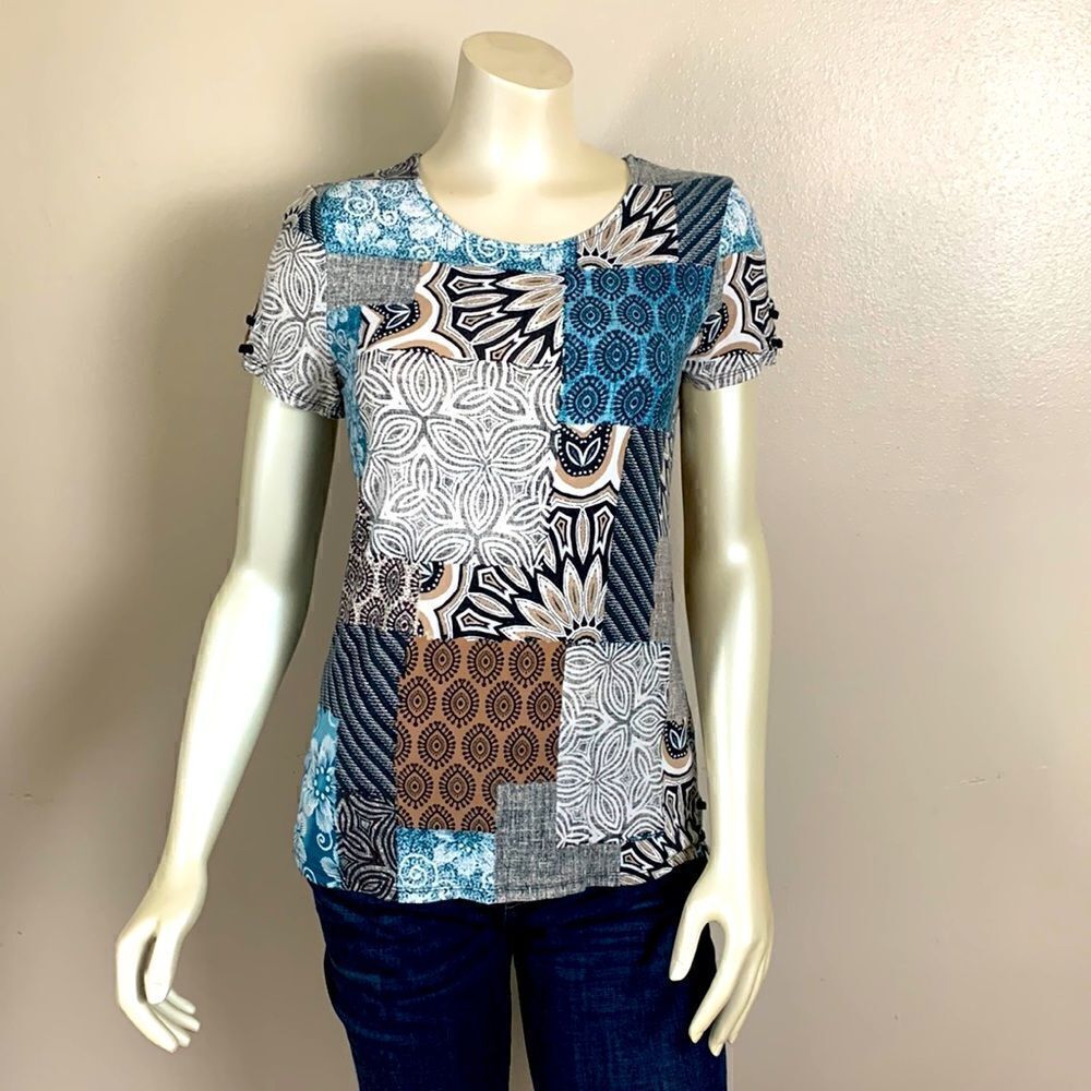 Beautiful CHICOS women’s patchwork short sleeve shirt top size 0 small size 4